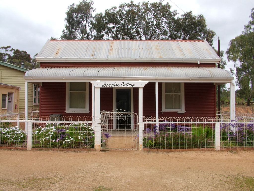 Timber Cottage - The Village Historic Loxton